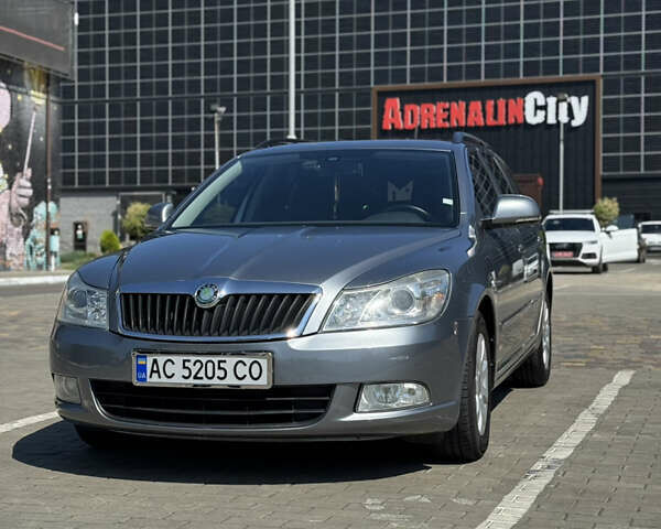 Серый Шкода Октавия, объемом двигателя 1.6 л и пробегом 245 тыс. км за 8300 $, фото 1 на Automoto.ua