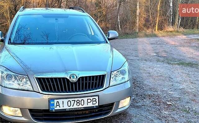 Серый Шкода Октавия, объемом двигателя 1.6 л и пробегом 266 тыс. км за 8900 $, фото 1 на Automoto.ua