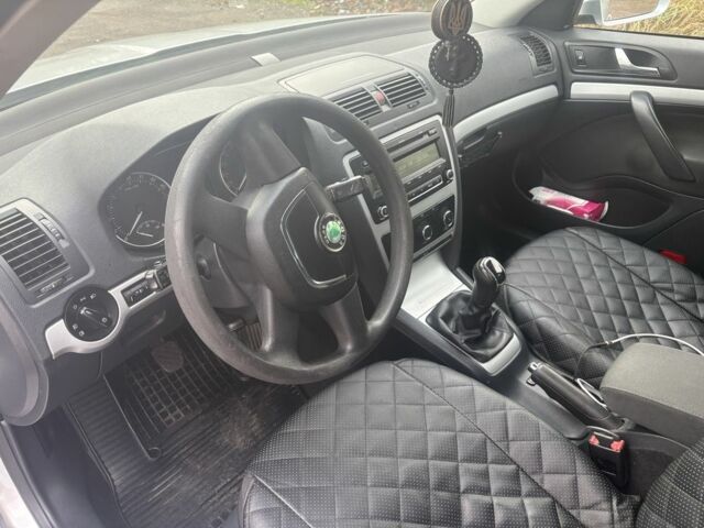 Серый Шкода Октавия, объемом двигателя 1.6 л и пробегом 280 тыс. км за 8200 $, фото 1 на Automoto.ua