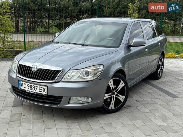 Серый Шкода Октавия, объемом двигателя 1.6 л и пробегом 323 тыс. км за 7900 $, фото 1 на Automoto.ua