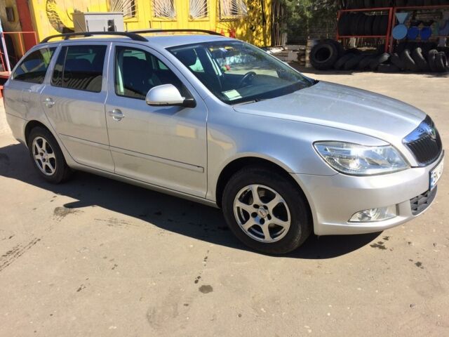 Сірий Шкода Октавія, об'ємом двигуна 1.6 л та пробігом 176 тис. км за 10700 $, фото 1 на Automoto.ua