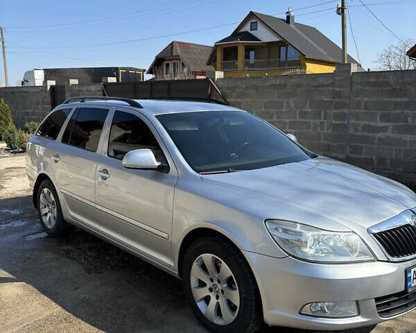 Серый Шкода Октавия, объемом двигателя 1.6 л и пробегом 323 тыс. км за 8800 $, фото 1 на Automoto.ua