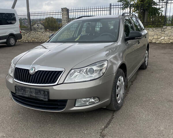 Сірий Шкода Октавія, об'ємом двигуна 1.6 л та пробігом 257 тис. км за 8500 $, фото 1 на Automoto.ua