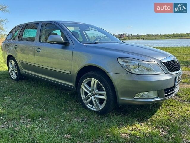 Серый Шкода Октавия, объемом двигателя 1.6 л и пробегом 238 тыс. км за 8900 $, фото 1 на Automoto.ua