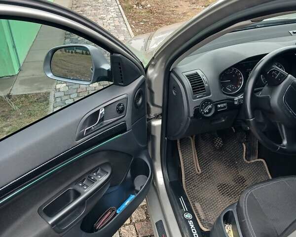 Серый Шкода Октавия, объемом двигателя 2 л и пробегом 256 тыс. км за 8000 $, фото 1 на Automoto.ua