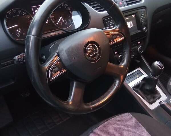 Сірий Шкода Октавія, об'ємом двигуна 2 л та пробігом 300 тис. км за 11700 $, фото 1 на Automoto.ua