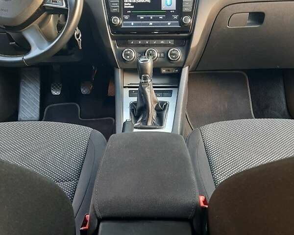 Шкода Октавия 2015 в Калуше на Automoto.ua Серый Шкода Октавия, объемом двигателя 1.6 л и пробегом 313 тыс. км за 10300 $, фото 1 на Automoto.ua
