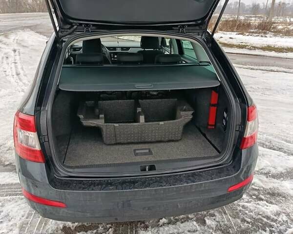 Серый Шкода Октавия, объемом двигателя 1.6 л и пробегом 332 тыс. км за 10850 $, фото 1 на Automoto.ua