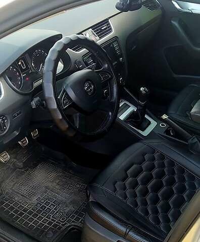 Сірий Шкода Октавія, об'ємом двигуна 1.6 л та пробігом 320 тис. км за 10500 $, фото 1 на Automoto.ua