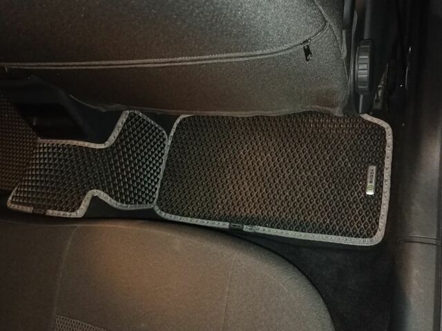 Серый Шкода Октавия, объемом двигателя 1.6 л и пробегом 312 тыс. км за 11700 $, фото 1 на Automoto.ua