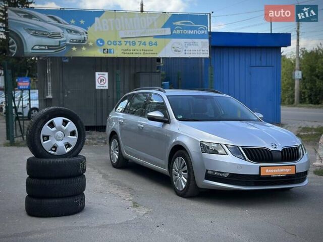 Серый Шкода Октавия, объемом двигателя 1.6 л и пробегом 252 тыс. км за 13600 $, фото 1 на Automoto.ua