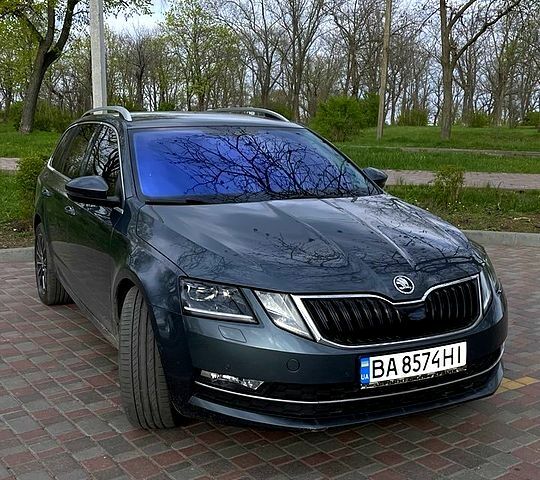 Серый Шкода Октавия, объемом двигателя 1.6 л и пробегом 274 тыс. км за 13500 $, фото 1 на Automoto.ua
