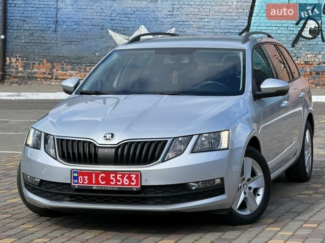 Серый Шкода Октавия, объемом двигателя 1.6 л и пробегом 228 тыс. км за 11900 $, фото 1 на Automoto.ua