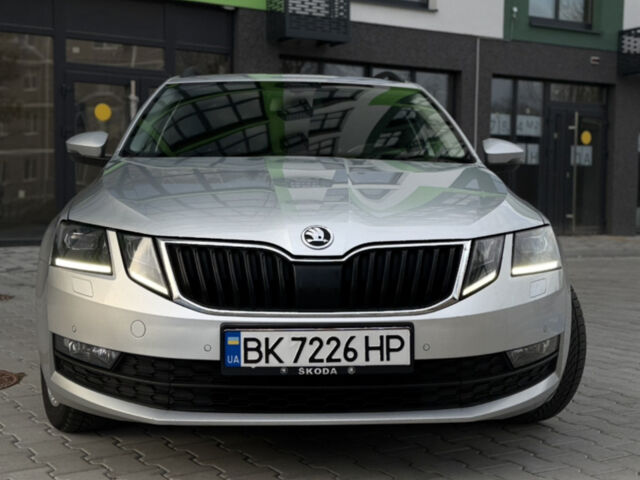 Серый Шкода Октавия, объемом двигателя 1.6 л и пробегом 225 тыс. км за 14500 $, фото 1 на Automoto.ua
