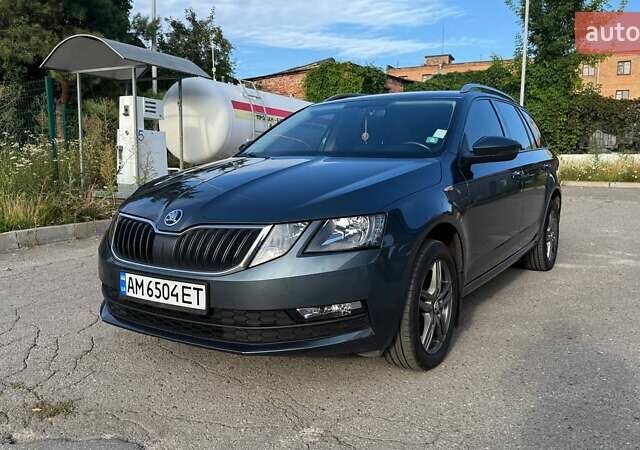 Серый Шкода Октавия, объемом двигателя 1.6 л и пробегом 226 тыс. км за 13800 $, фото 1 на Automoto.ua