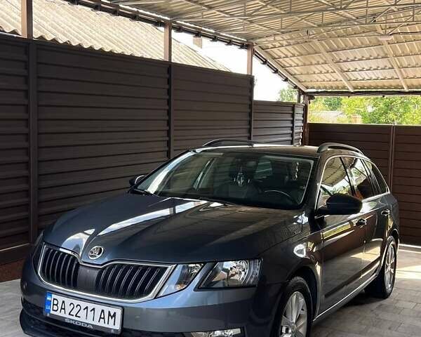 Серый Шкода Октавия, объемом двигателя 1.6 л и пробегом 200 тыс. км за 15500 $, фото 1 на Automoto.ua
