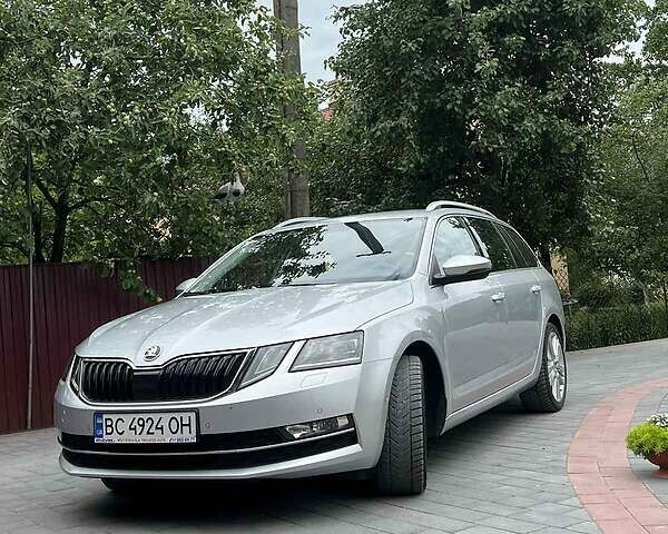 Серый Шкода Октавия, объемом двигателя 1.6 л и пробегом 225 тыс. км за 15600 $, фото 1 на Automoto.ua