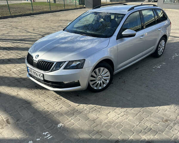 Серый Шкода Октавия, объемом двигателя 1.6 л и пробегом 149 тыс. км за 14000 $, фото 1 на Automoto.ua