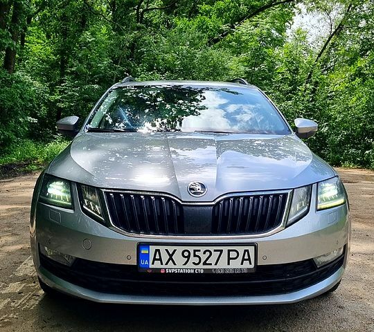 Сірий Шкода Октавія, об'ємом двигуна 1.6 л та пробігом 282 тис. км за 12900 $, фото 1 на Automoto.ua