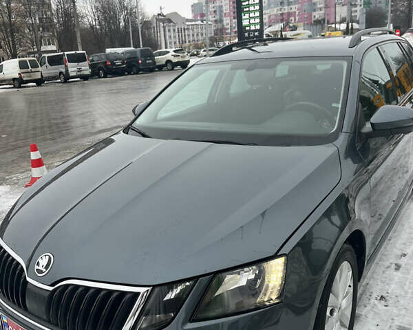 Серый Шкода Октавия, объемом двигателя 1.6 л и пробегом 250 тыс. км за 14400 $, фото 1 на Automoto.ua