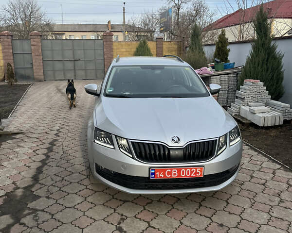 Серый Шкода Октавия, объемом двигателя 1.6 л и пробегом 207 тыс. км за 15500 $, фото 1 на Automoto.ua