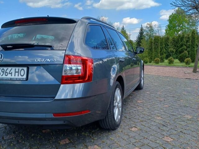 Серый Шкода Октавия, объемом двигателя 1.6 л и пробегом 260 тыс. км за 13700 $, фото 1 на Automoto.ua