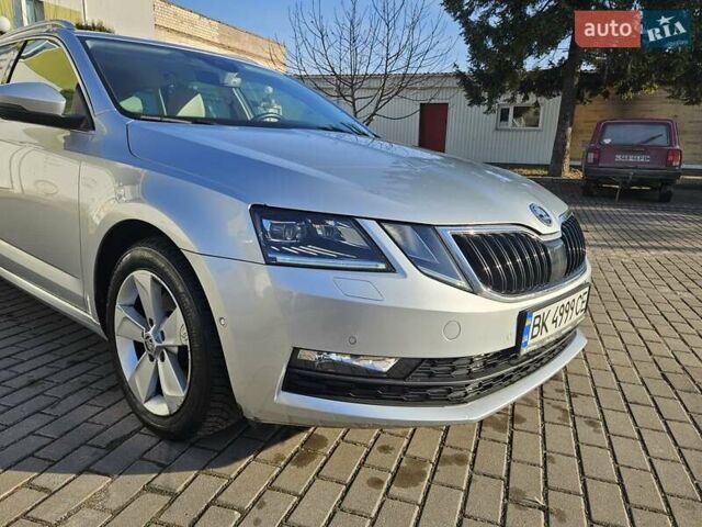 Сірий Шкода Октавія, об'ємом двигуна 1 л та пробігом 80 тис. км за 13500 $, фото 1 на Automoto.ua
