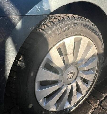 Серый Шкода Октавия, объемом двигателя 1.6 л и пробегом 237 тыс. км за 13600 $, фото 1 на Automoto.ua