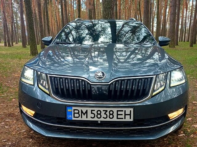 Серый Шкода Октавия, объемом двигателя 1.6 л и пробегом 329 тыс. км за 15000 $, фото 1 на Automoto.ua