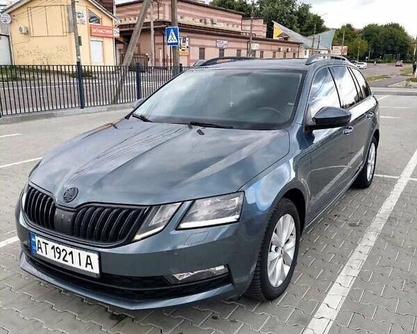 Серый Шкода Октавия, объемом двигателя 1.6 л и пробегом 220 тыс. км за 15200 $, фото 1 на Automoto.ua
