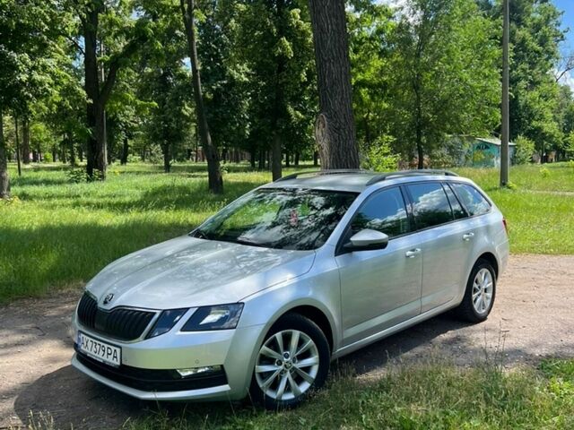 Серый Шкода Октавия, объемом двигателя 1.6 л и пробегом 237 тыс. км за 13500 $, фото 1 на Automoto.ua