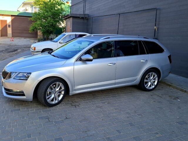 Серый Шкода Октавия, объемом двигателя 2 л и пробегом 212 тыс. км за 17500 $, фото 1 на Automoto.ua