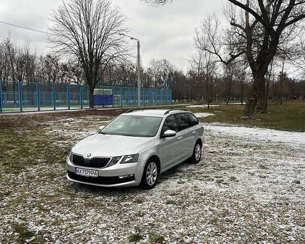 Серый Шкода Октавия, объемом двигателя 1.6 л и пробегом 235 тыс. км за 14450 $, фото 1 на Automoto.ua