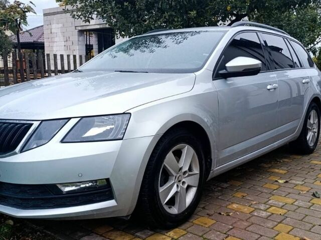 Серый Шкода Октавия, объемом двигателя 1.6 л и пробегом 243 тыс. км за 12500 $, фото 1 на Automoto.ua