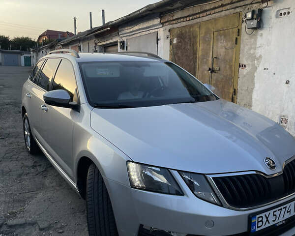 Сірий Шкода Октавія, об'ємом двигуна 2 л та пробігом 240 тис. км за 13600 $, фото 1 на Automoto.ua