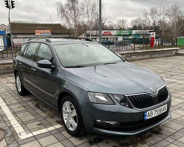 Сірий Шкода Октавія, об'ємом двигуна 1.6 л та пробігом 269 тис. км за 12800 $, фото 1 на Automoto.ua
