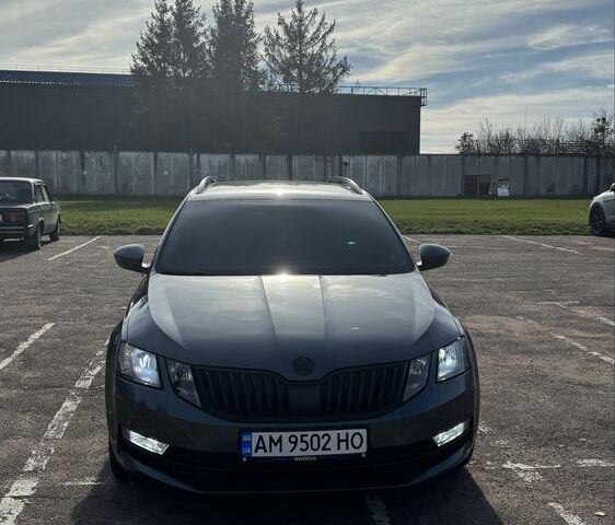 Сірий Шкода Октавія, об'ємом двигуна 1.6 л та пробігом 286 тис. км за 14000 $, фото 1 на Automoto.ua