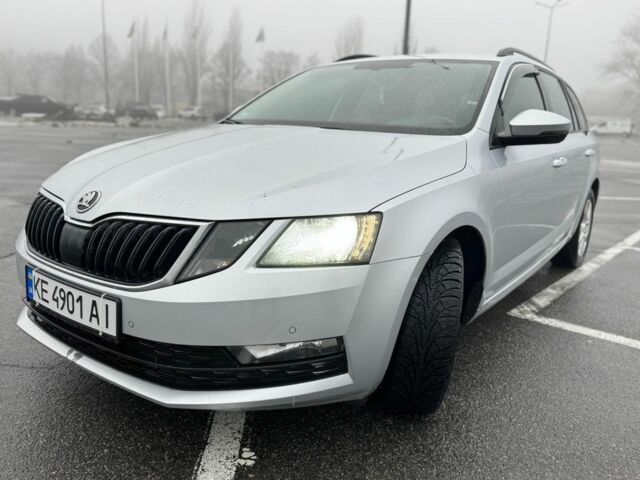 Серый Шкода Октавия, объемом двигателя 1.6 л и пробегом 265 тыс. км за 16000 $, фото 1 на Automoto.ua