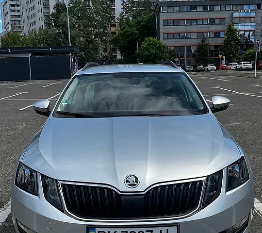 Серый Шкода Октавия, объемом двигателя 1.6 л и пробегом 210 тыс. км за 15500 $, фото 1 на Automoto.ua