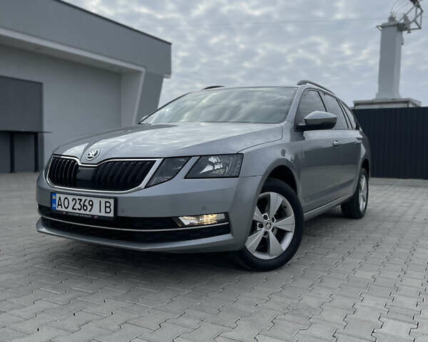 Серый Шкода Октавия, объемом двигателя 1.6 л и пробегом 240 тыс. км за 14300 $, фото 1 на Automoto.ua