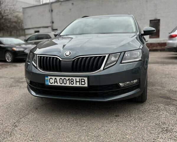 Серый Шкода Октавия, объемом двигателя 2 л и пробегом 250 тыс. км за 14900 $, фото 1 на Automoto.ua
