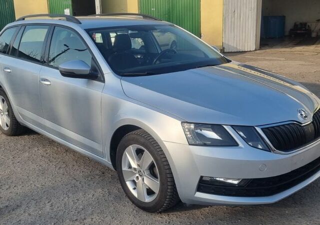 Серый Шкода Октавия, объемом двигателя 1.5 л и пробегом 128 тыс. км за 16000 $, фото 1 на Automoto.ua