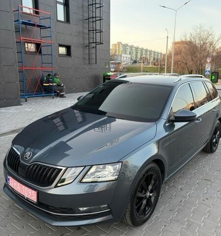 Серый Шкода Октавия, объемом двигателя 2 л и пробегом 238 тыс. км за 18999 $, фото 1 на Automoto.ua