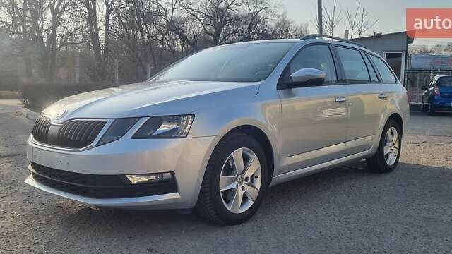 Сірий Шкода Октавія, об'ємом двигуна 1.5 л та пробігом 125 тис. км за 16200 $, фото 1 на Automoto.ua