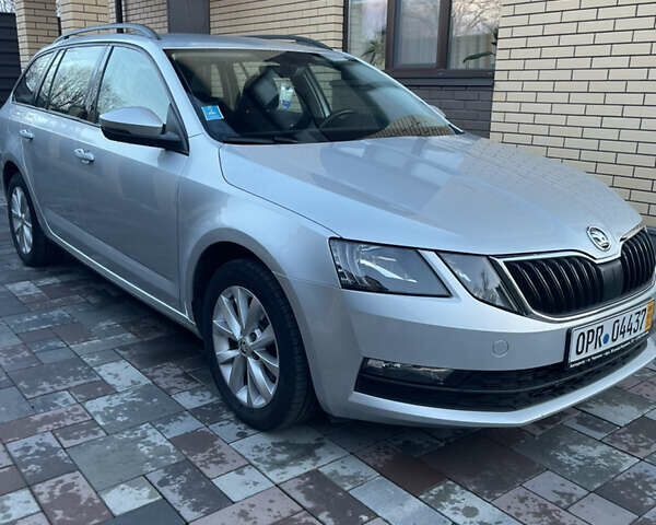Серый Шкода Октавия, объемом двигателя 2 л и пробегом 197 тыс. км за 16500 $, фото 1 на Automoto.ua