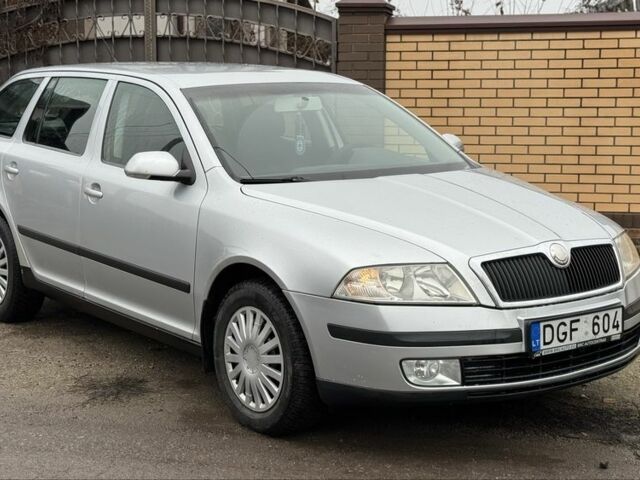 Сірий Шкода Октавія, об'ємом двигуна 2 л та пробігом 300 тис. км за 2999 $, фото 1 на Automoto.ua