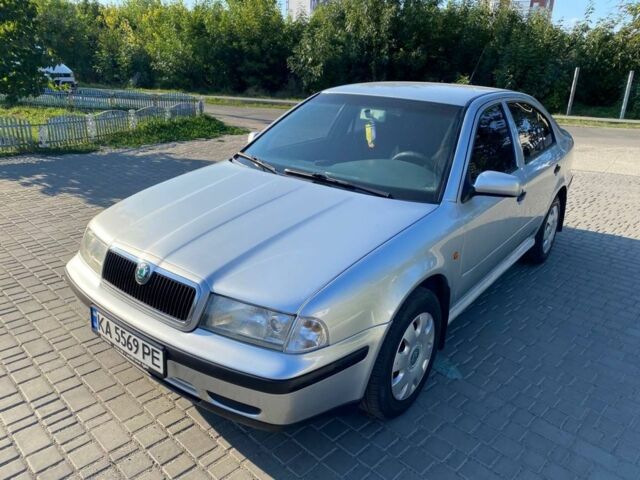 Сірий Шкода Октавія, об'ємом двигуна 1.6 л та пробігом 200 тис. км за 3999 $, фото 1 на Automoto.ua
