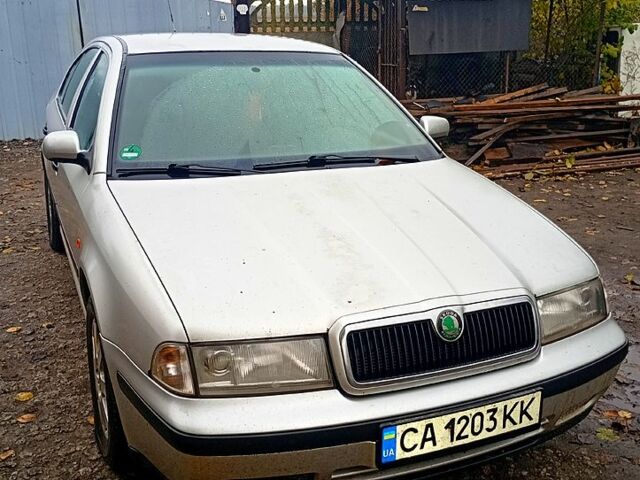 Серый Шкода Октавия, объемом двигателя 2 л и пробегом 333 тыс. км за 2300 $, фото 1 на Automoto.ua