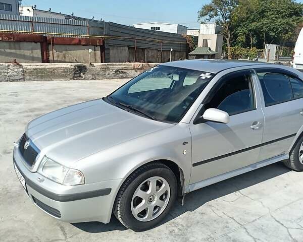 Сірий Шкода Октавія, об'ємом двигуна 2 л та пробігом 320 тис. км за 4800 $, фото 1 на Automoto.ua