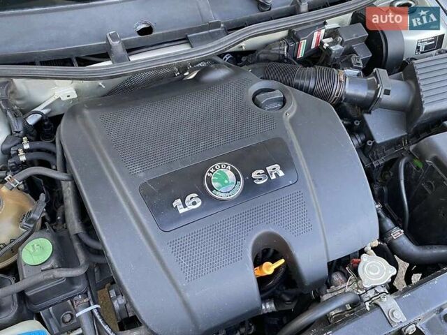 Серый Шкода Октавия, объемом двигателя 1.6 л и пробегом 401 тыс. км за 3900 $, фото 1 на Automoto.ua